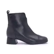 Siyah